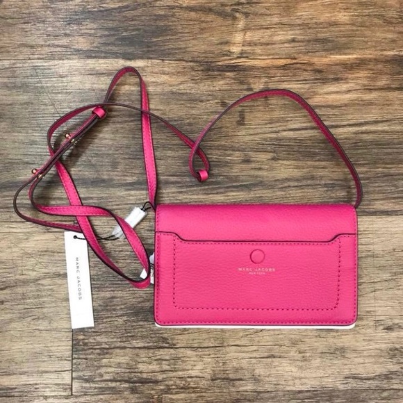 Marc Jacobs Handbags - NWT Marc Jacobs begonia crossbody purse